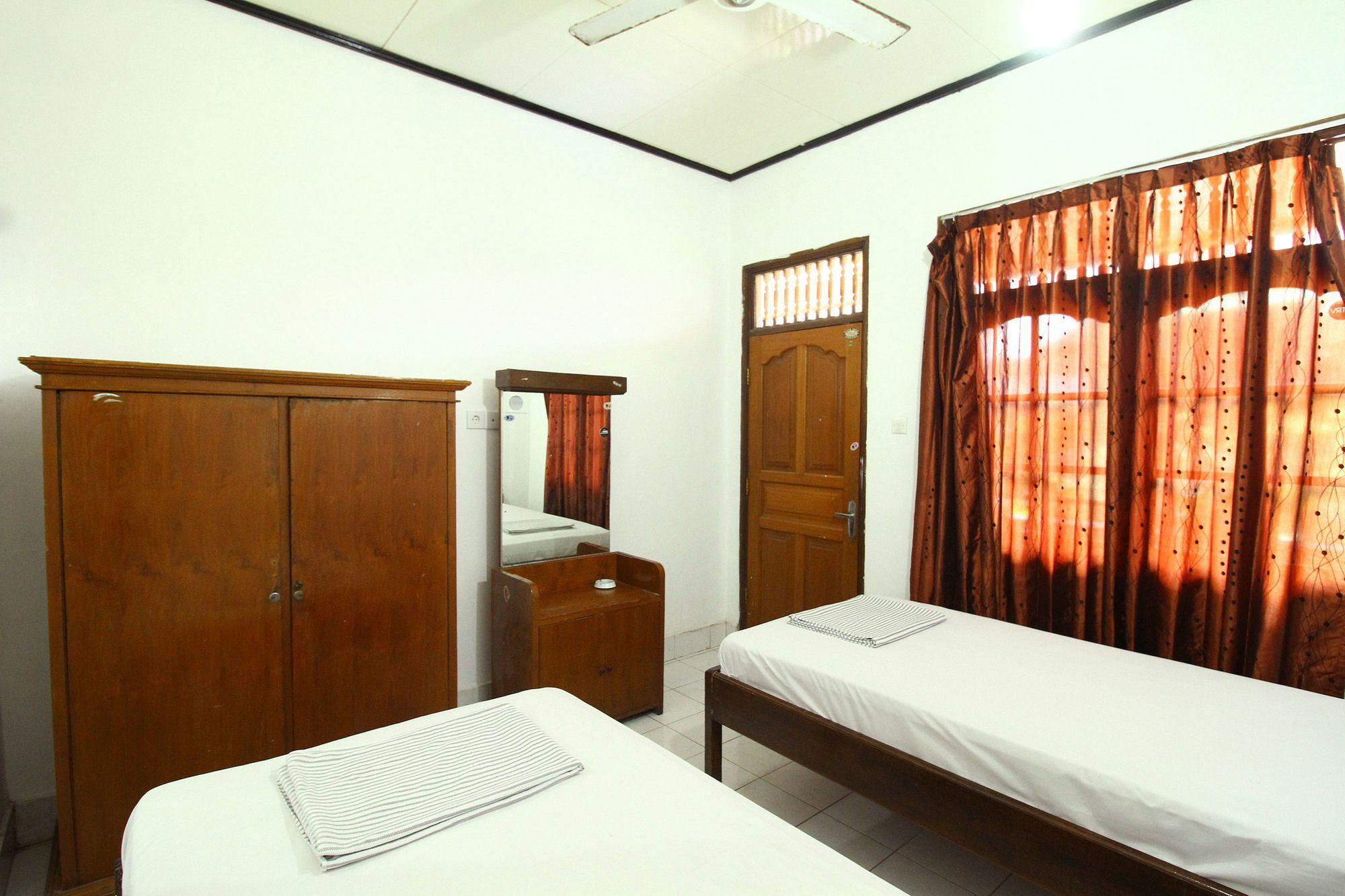 Dua Dara Inn Kuta Legian Exteriér fotografie