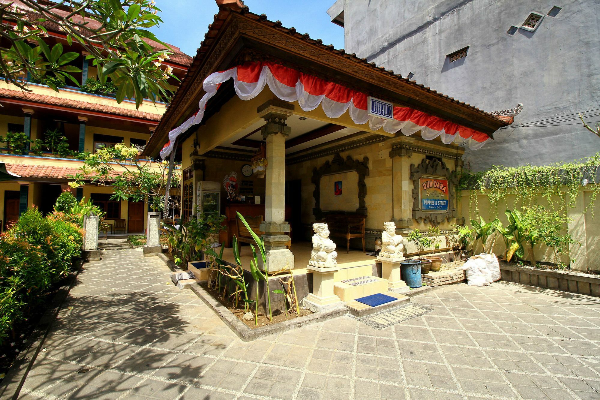 Dua Dara Inn Kuta Legian Exteriér fotografie